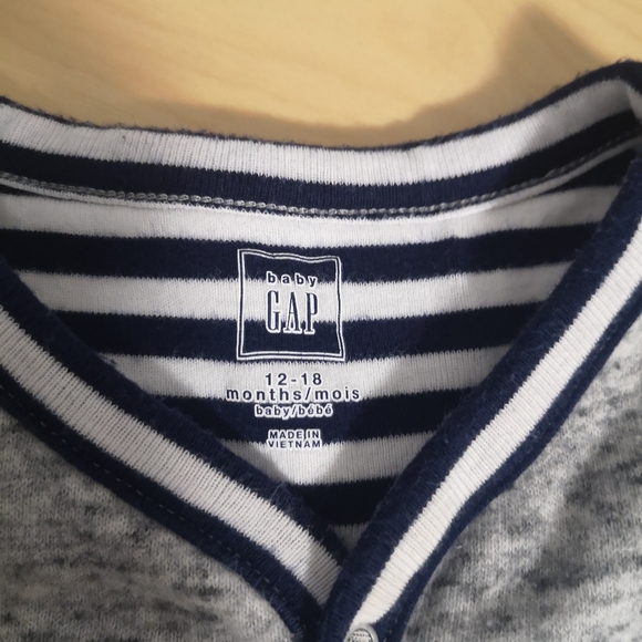 5 for 25$💛baby Gap soft cotton onesie - Picture 4 of 4